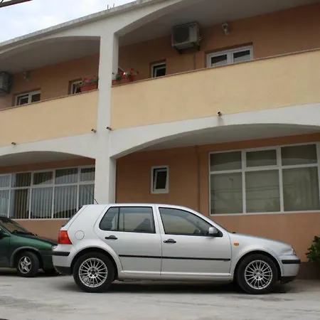 Mise アパート トロギール